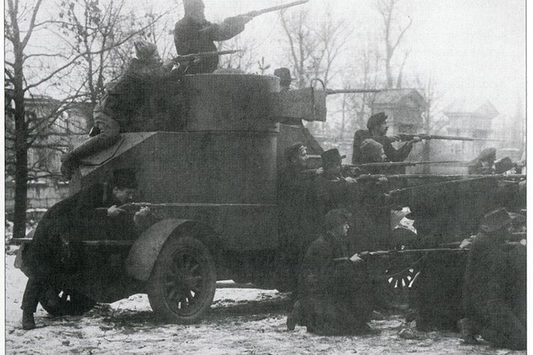    «Какими результатами революции мы не сумели воспользоваться? Мы результатами революции развалили свою собственную страну. Потом с огромным трудом ее обратно строили».   
Фото: Добросовестное использование, ru.wikipedia.org