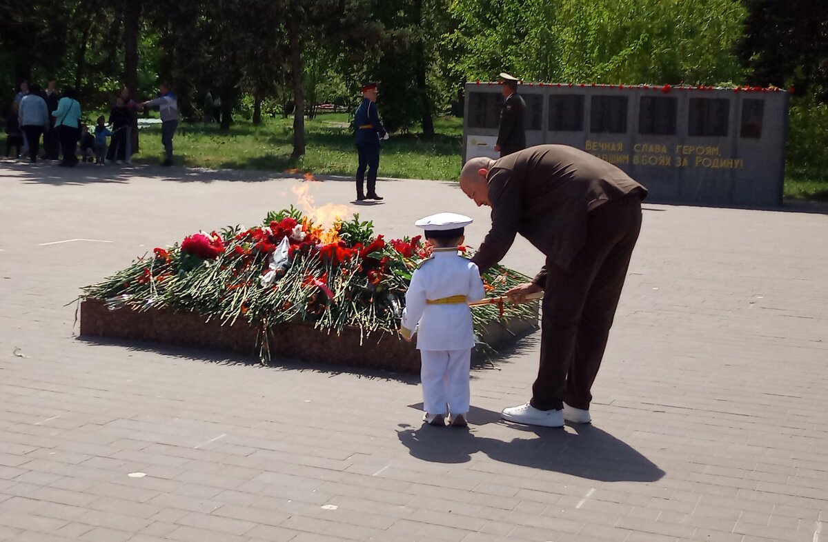 Объяснили мальцу