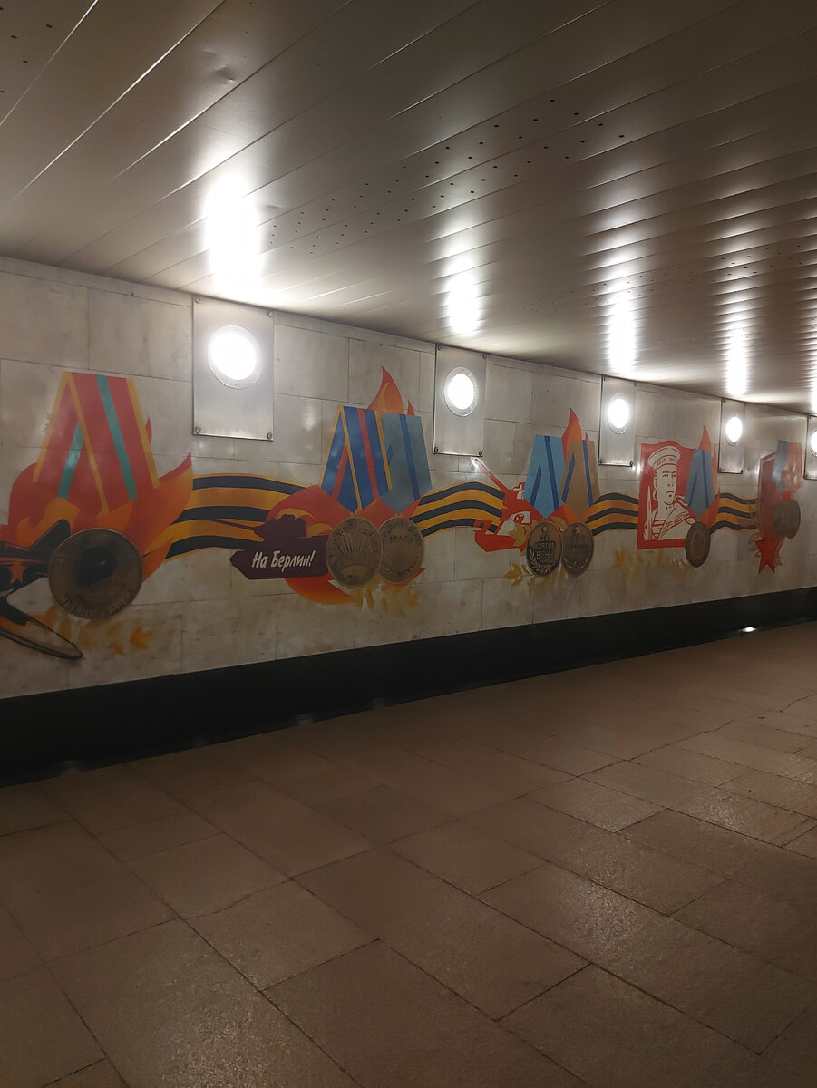 Переходы в метро вот так красиво украшены.