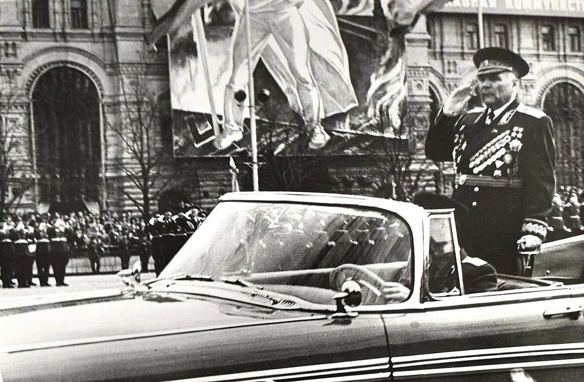 Парад Победы 9-го мая 1965-го. 

Маршал Родион Малиновский.   

Родился в Одессе.