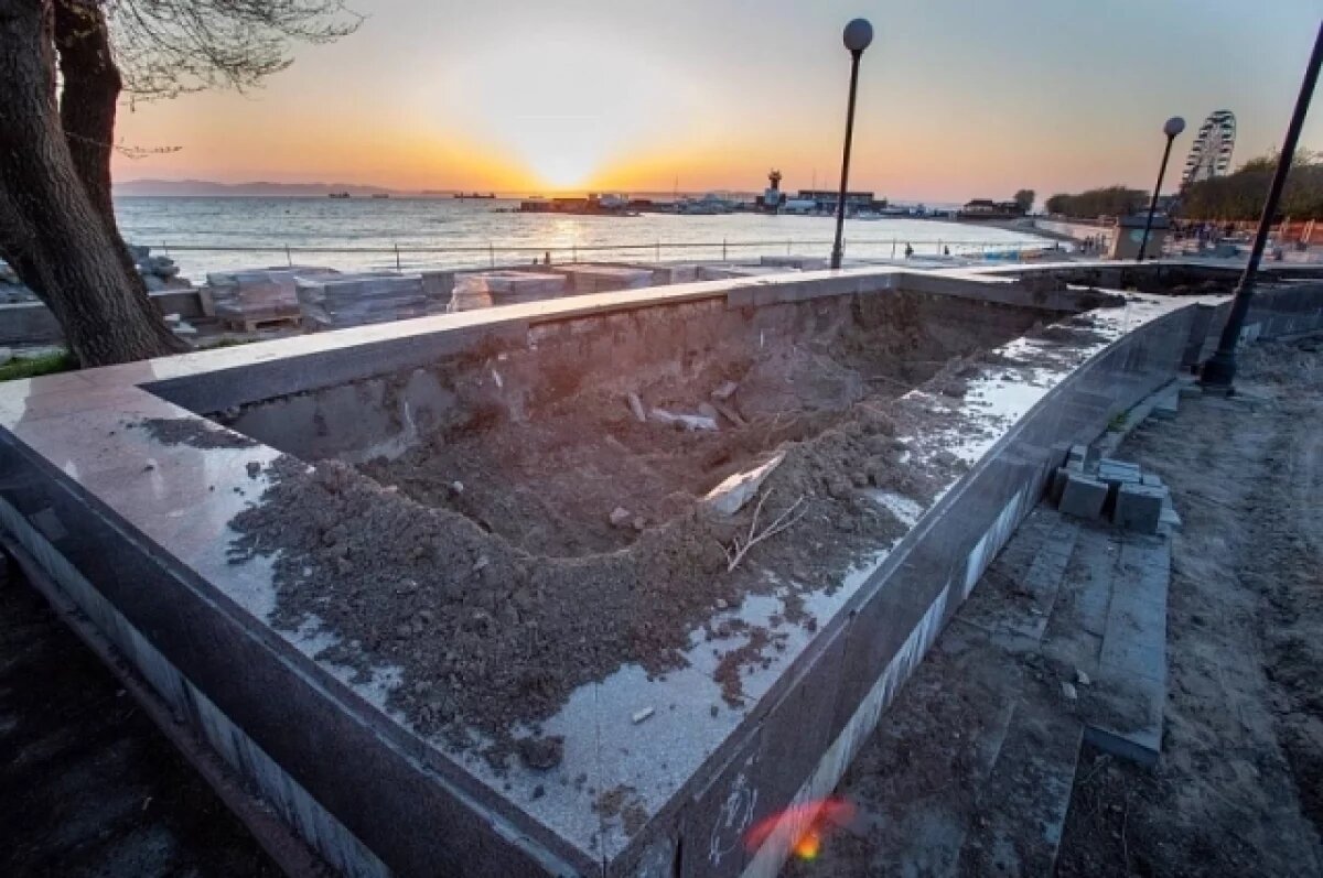    Набережная Спортивной гавани в Владивостоке превращается в парк у моря