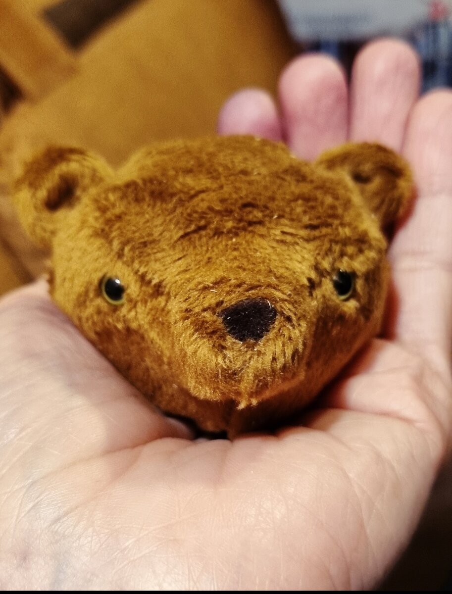 Голова отдельно, тело отдельно, имя напрашивается само собой- Берлиоз, Михаил Александрович)