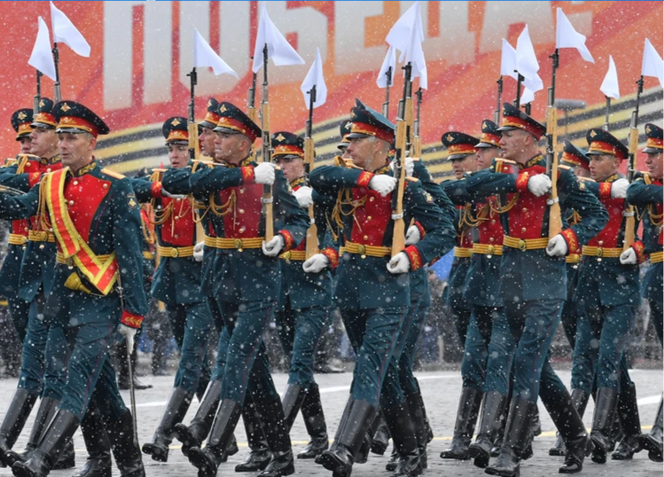 Западный журналист и предприниматель из Ирландии Чей Боуз восхитился парадом Победы в Москве и россиянами, заявив об этом на своей странице в соцсети Х, и приложив видеоролик с парадом.