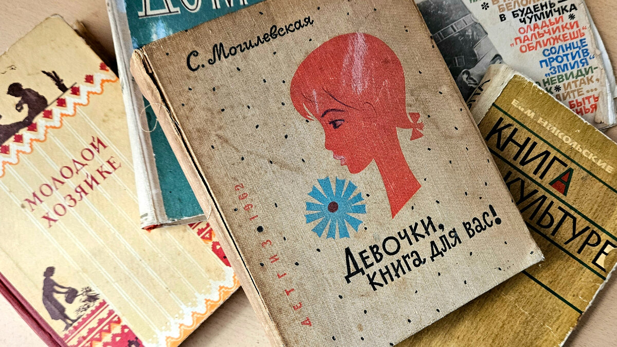 Книга Софьи Абрамовны Могилевской, советской детской писательницы. Возможно, вы видели старые мультики по её произведениям "Королева Зубная щётка ", "Сказка о громком барабане" (есть и фильм с таким же названием), фильм "Марка страны Гонделупы". 