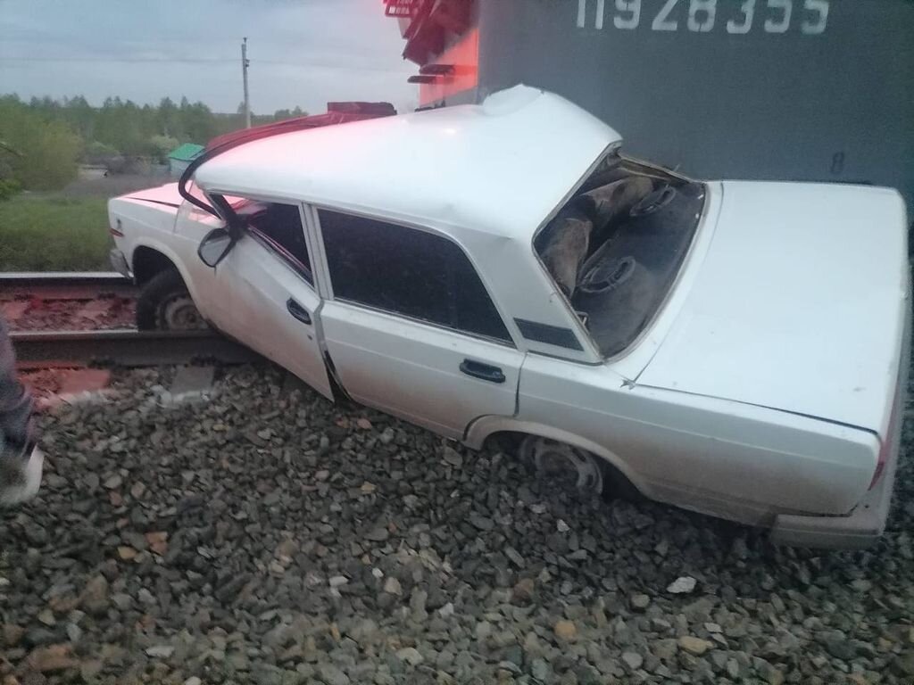 В Оренбургской области в угнанный и брошенный на путях автомобиль врезался  поезд | Урал56.Ру | Оренбург, Орск - главные новости | Дзен