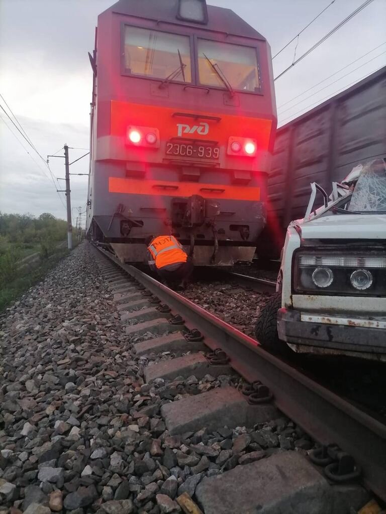 В Оренбургской области в угнанный и брошенный на путях автомобиль врезался  поезд | Урал56.Ру | Оренбург, Орск - главные новости | Дзен