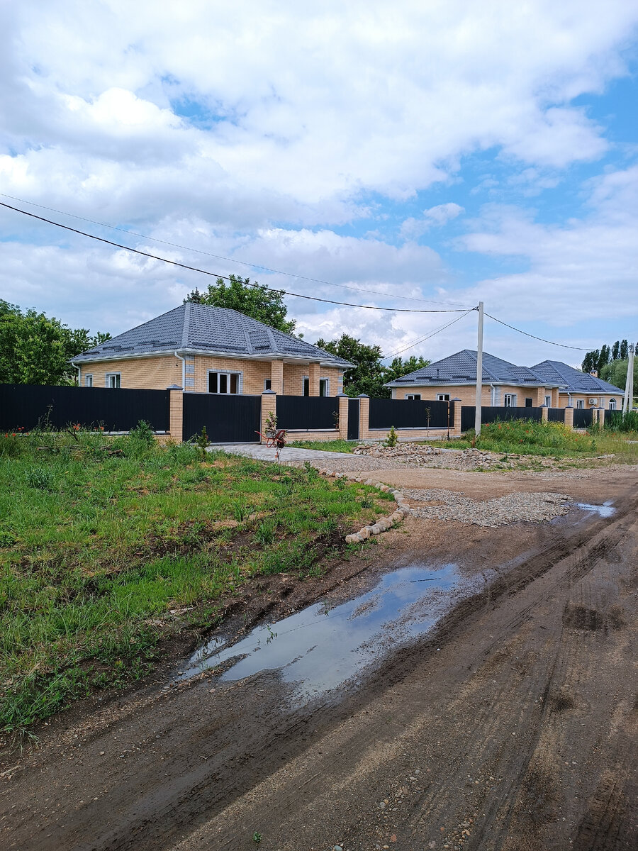 А сколько идей для бизнеса видите вы смотря на территорию у нашего дома после дождя? 