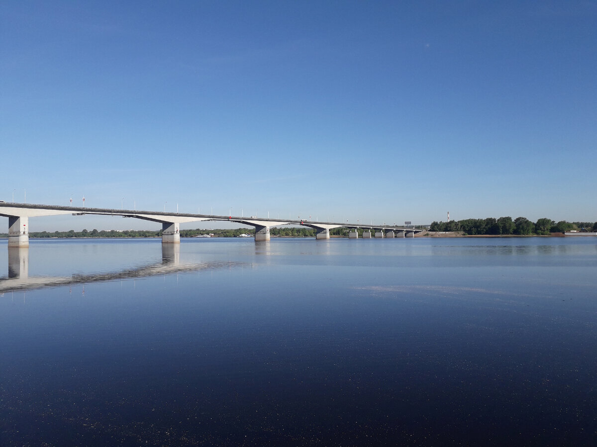 Мост в Перми через Каму. Фото автора.