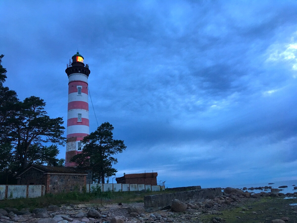 Высота маяка составляет 38 метров