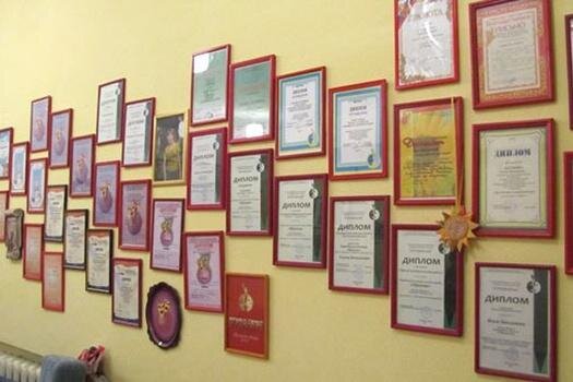 Источник: https://xn--h1aa0abgczd7be.xn--p1ai/blog/scholinyu-budni/zasluzhennyie-i-nezasluzhennyie-gramotyi-v-shkole/