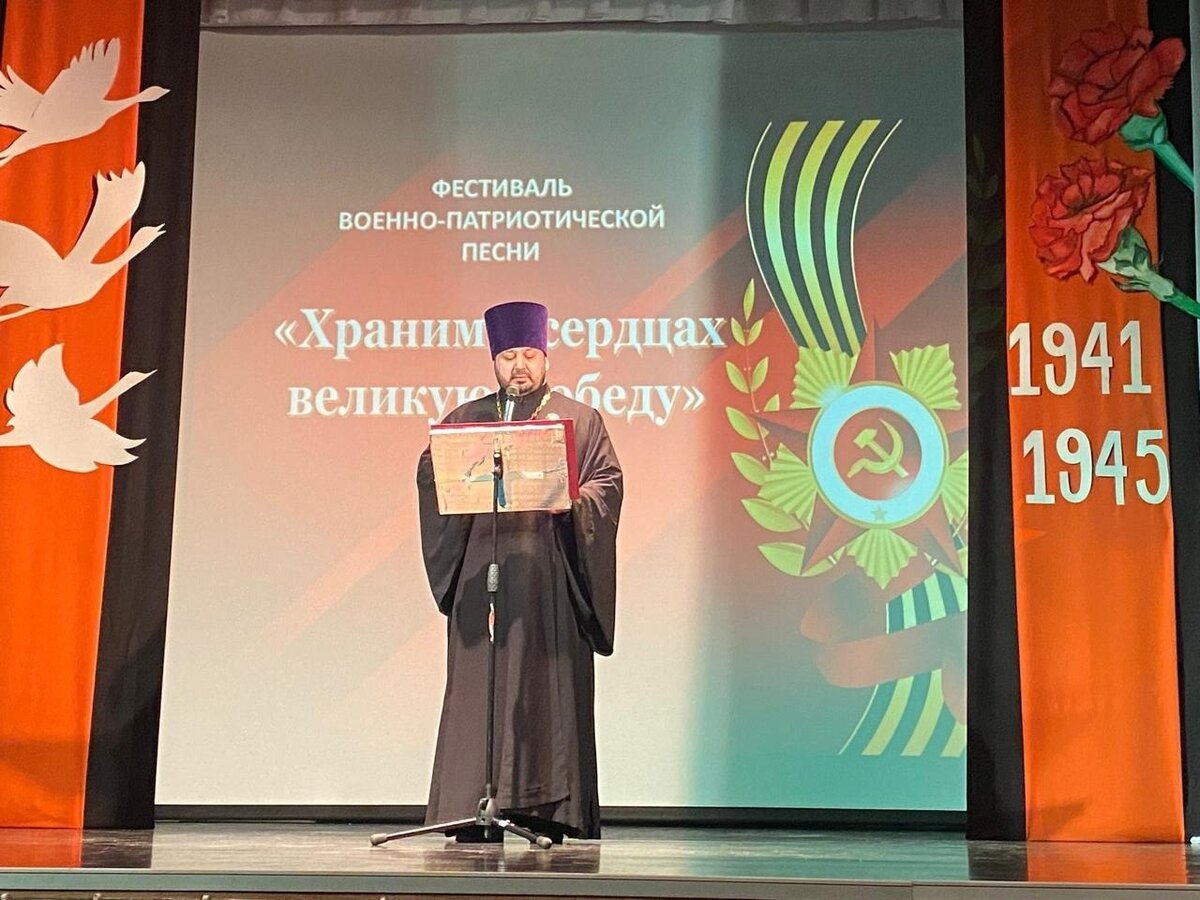    Настоятель храма в Нефтеюганском районе спел для бойцов СВО