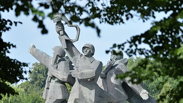 Памятник советским воинам в Зимбабве