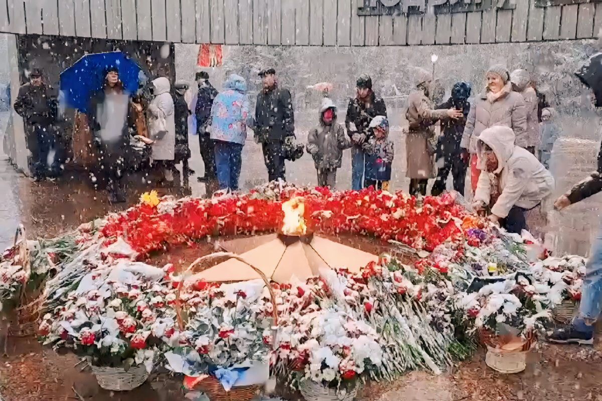 Сейчас у нас идёт високосный год, год Зелёного Дракона (двойной испепеляющей ярости) в Китае. 2024 — это 2+0+2+4=8. Восьмёрка — символ победы и правосудия в нумерологии. Но год оканчивается на четвёрку, предстоит потрудиться и проявить человечность… 