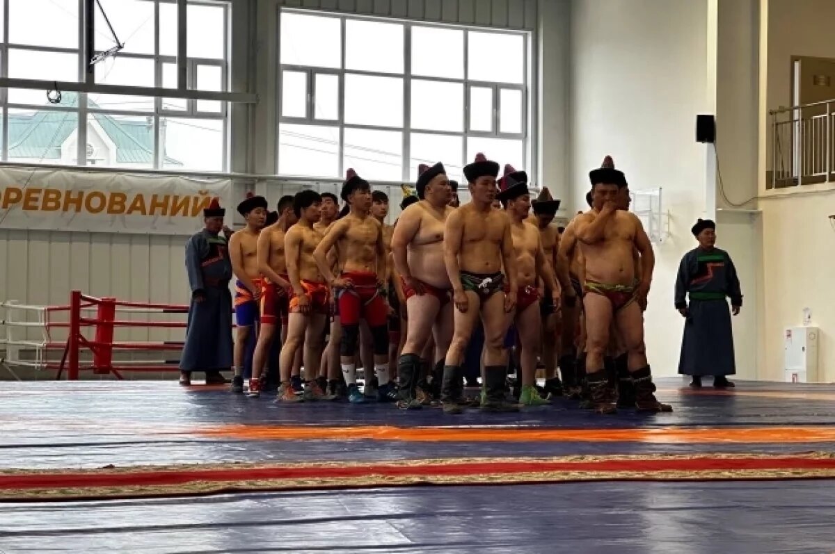    «Бурятский лев» стал абсолютным чемпионом по «Бухэ барилдаан» в Забайкалье