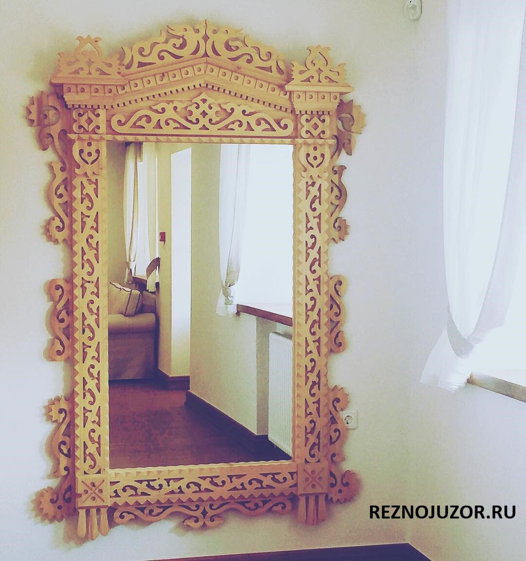 зеркало-наличник "Завидовские ужики", характерные для села Завидово ужики-господарики