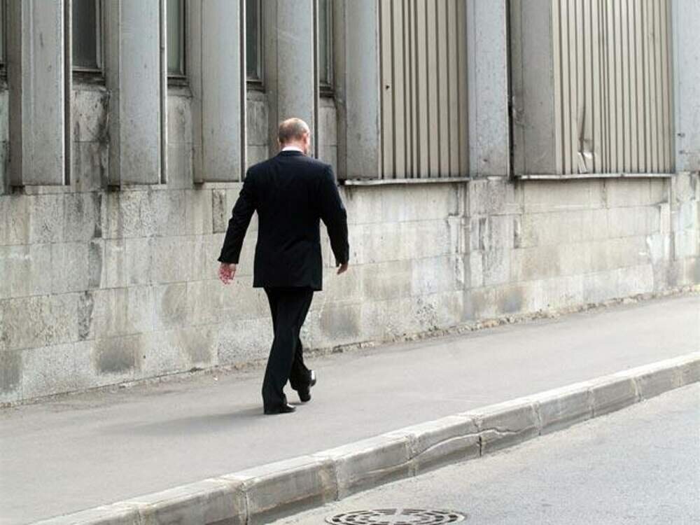 Уходящий президент поставил перед вновь избранным президентом серьезные цели в своем указе от 7 мая.