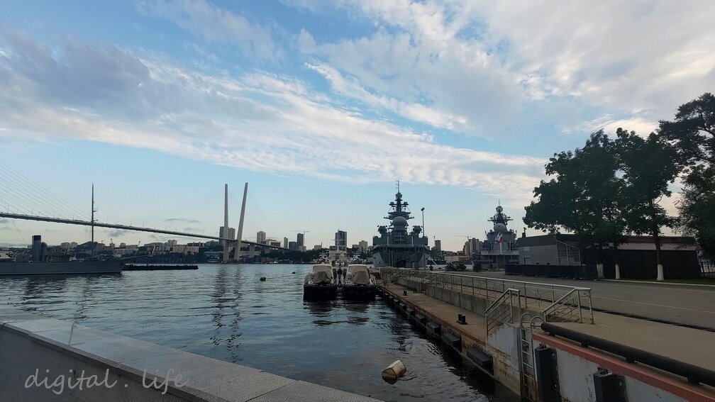 У причала № 33, по Корабельной Набережной. Владивосток. Фото автора.