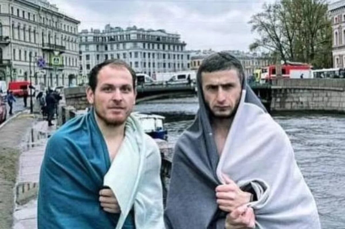    Трое дагестанских строителей первыми помогли пассажирам автобуса в Питере