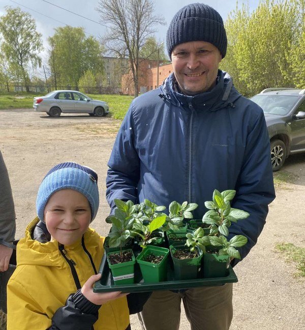    Воспитанники Интердома вырастили из семян саженцы для «Сада памяти»