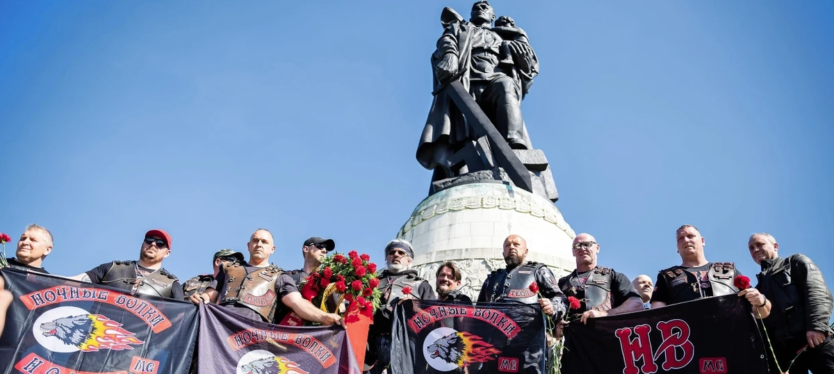 Путинские сторонники в Европе: члены байкерского клуба «Ночные волки» в Трептов-парке © dpa