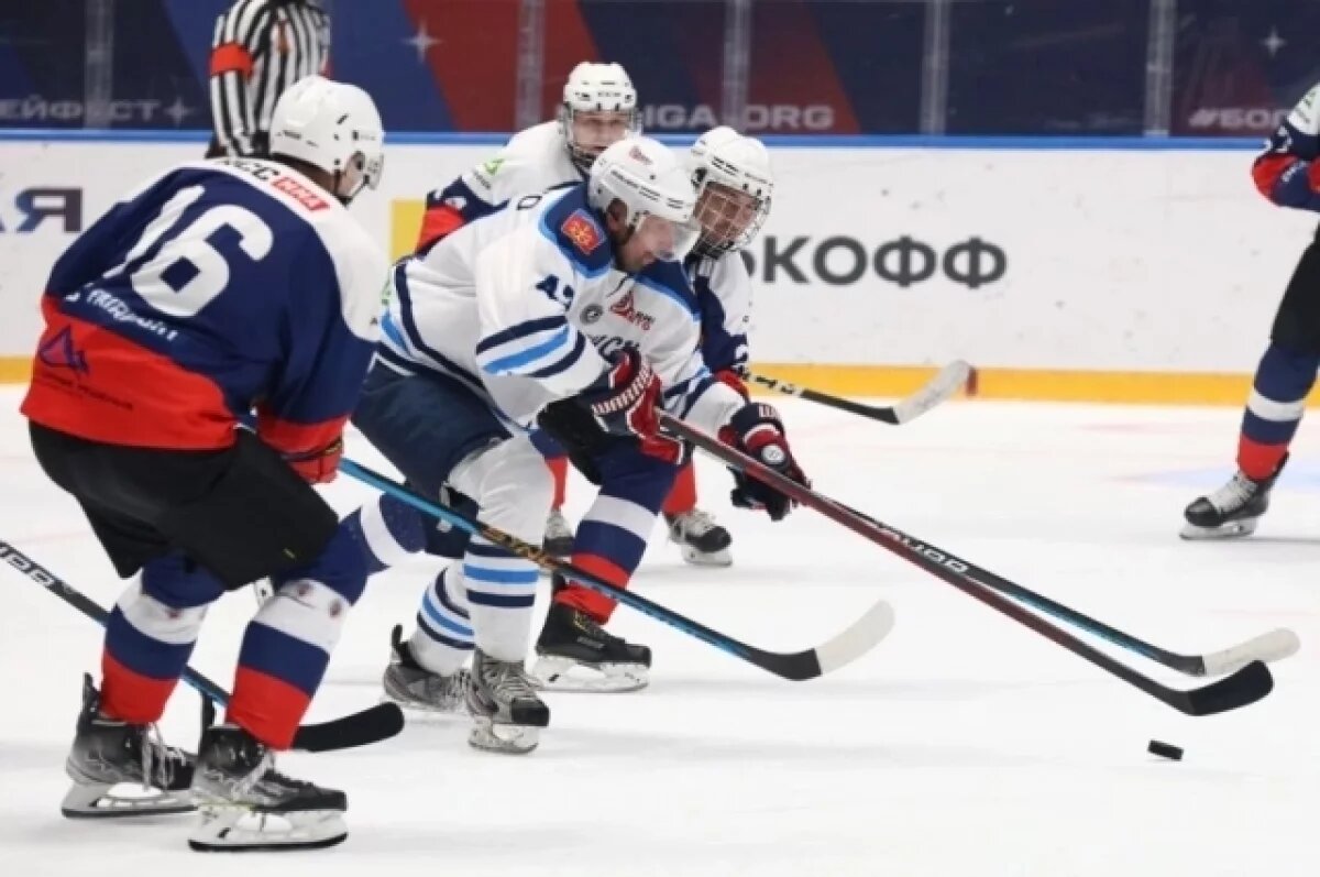    Хоккеисты из Екатеринбурга победили в Ночной хоккейной лиге