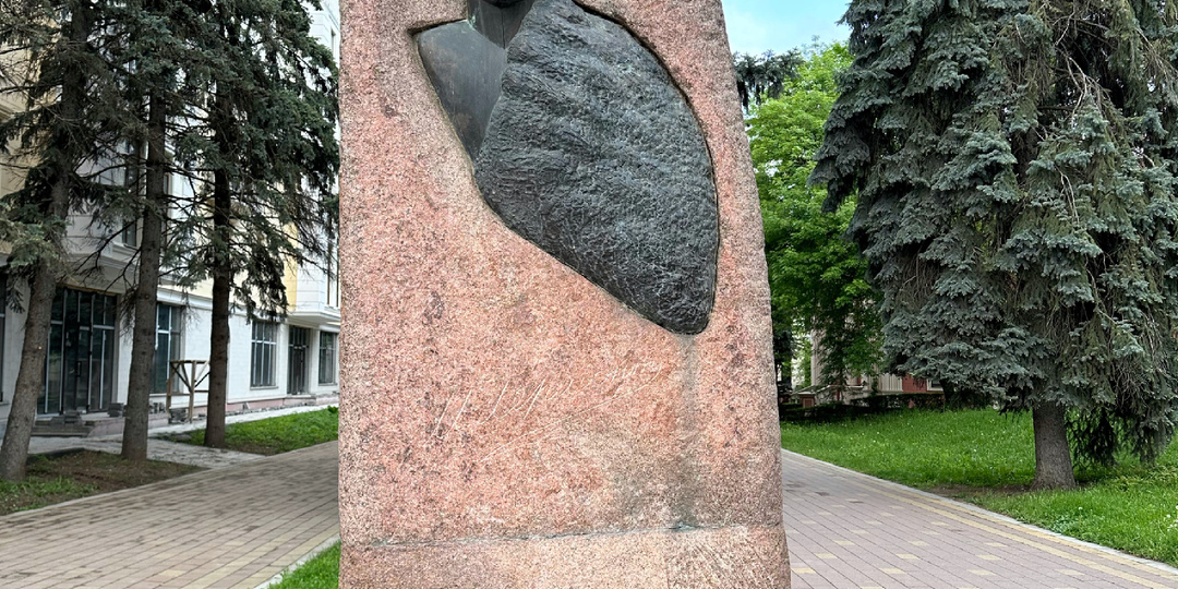 Памятник М. Ю. Лермонтову в Нальчике