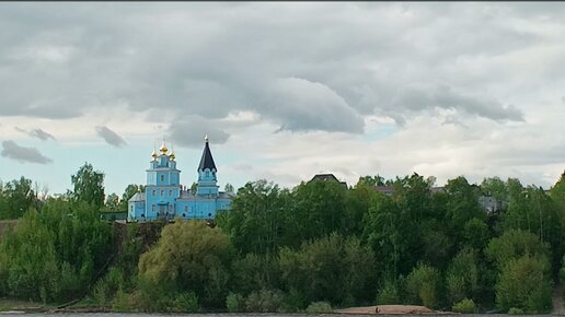 Живописная церквушка на берегу реки Волга. Проходим Великий Враг. С борта теплохода Алдан ⚓⛵