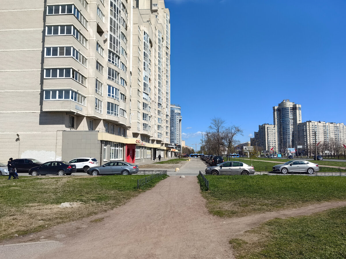 Дорога с карманом для парковки. Но по "секретной" карте это тротуар