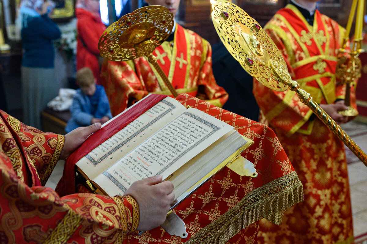 В пятницу Светлой седмицы Митрополит Арсений совершил Божественную Литургию  в Снетогорском монастыре | Псковская Епархия | Дзен