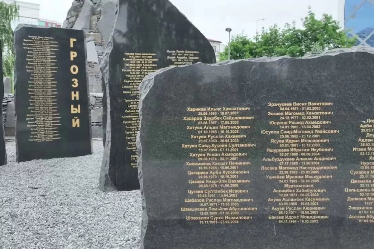    Рамзан Кадыров помолился у мемориала жертвам репрессий и террора