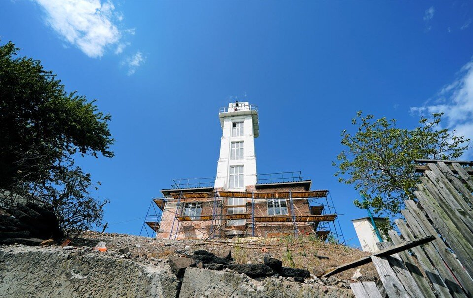    На склоне Приморского района 41-метровый маяк Александр ИВАНОВ