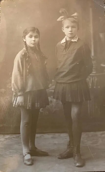 НИНА С ПОДРУЖКОЙ. ФОТО: ЛИЧНЫЙ АРХИВ НИНЫ СТЕШЕНКО