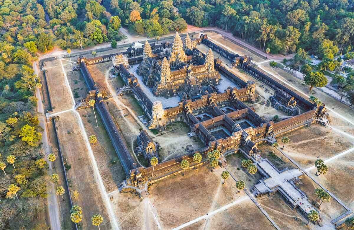 Ангкор-Ват, крупнейший храм средневекового Ангкора. 
