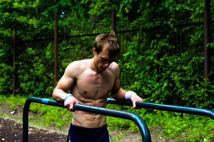 На фото Николай Семёнов