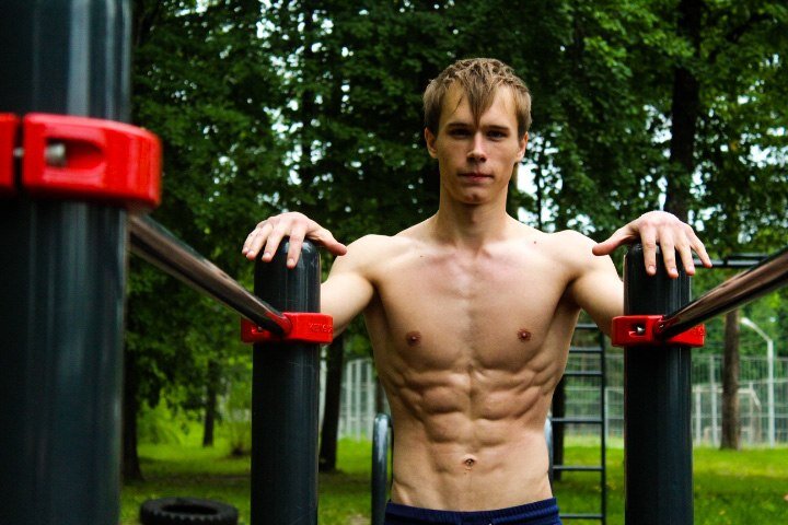 На фото Николай Семёнов