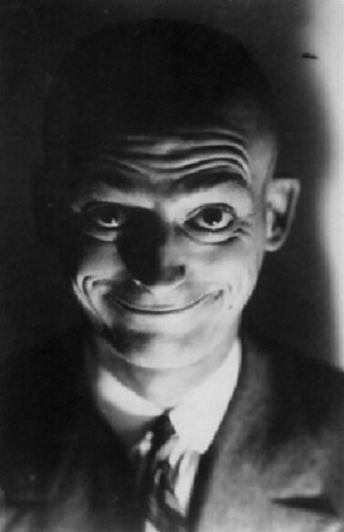 Тато. Автофотопортрет. 1930.