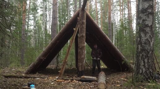 ДОМ В ЛЕСНОЙ ГЛУШИ. УКРЫТИЕ ДЛЯ ЖИЗНИ И НОЧЛЕГА В ОДИНОЧКУ. ВЫЖИТЬ СРЕДИ ВОЛКОВ И МЕДВЕДЕЙ. ЖИВУЩИЙ В ГЛУШИ. 4К