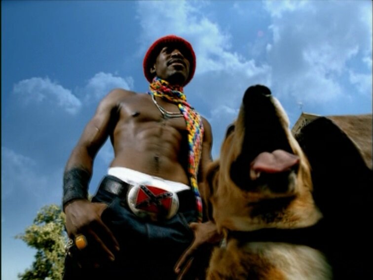 Андре провожает mamma вместе с песиком