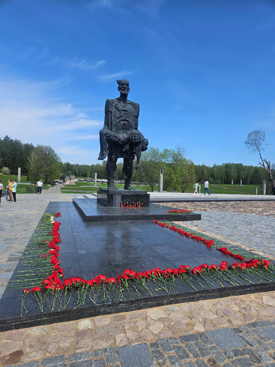 Мемориальный комплекс Хатынь: трагедия одной из сотен белорусских деревень  | Mini Trips | Дзен