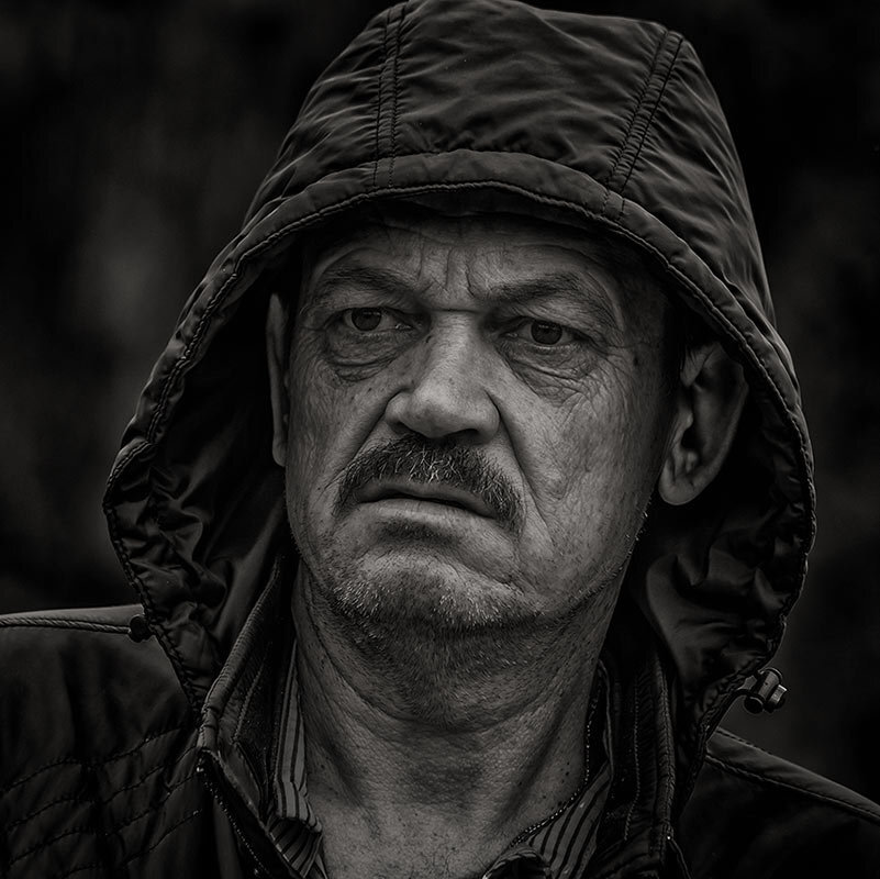 - Ты что ль на моих пацанов порчу наводить собралась?