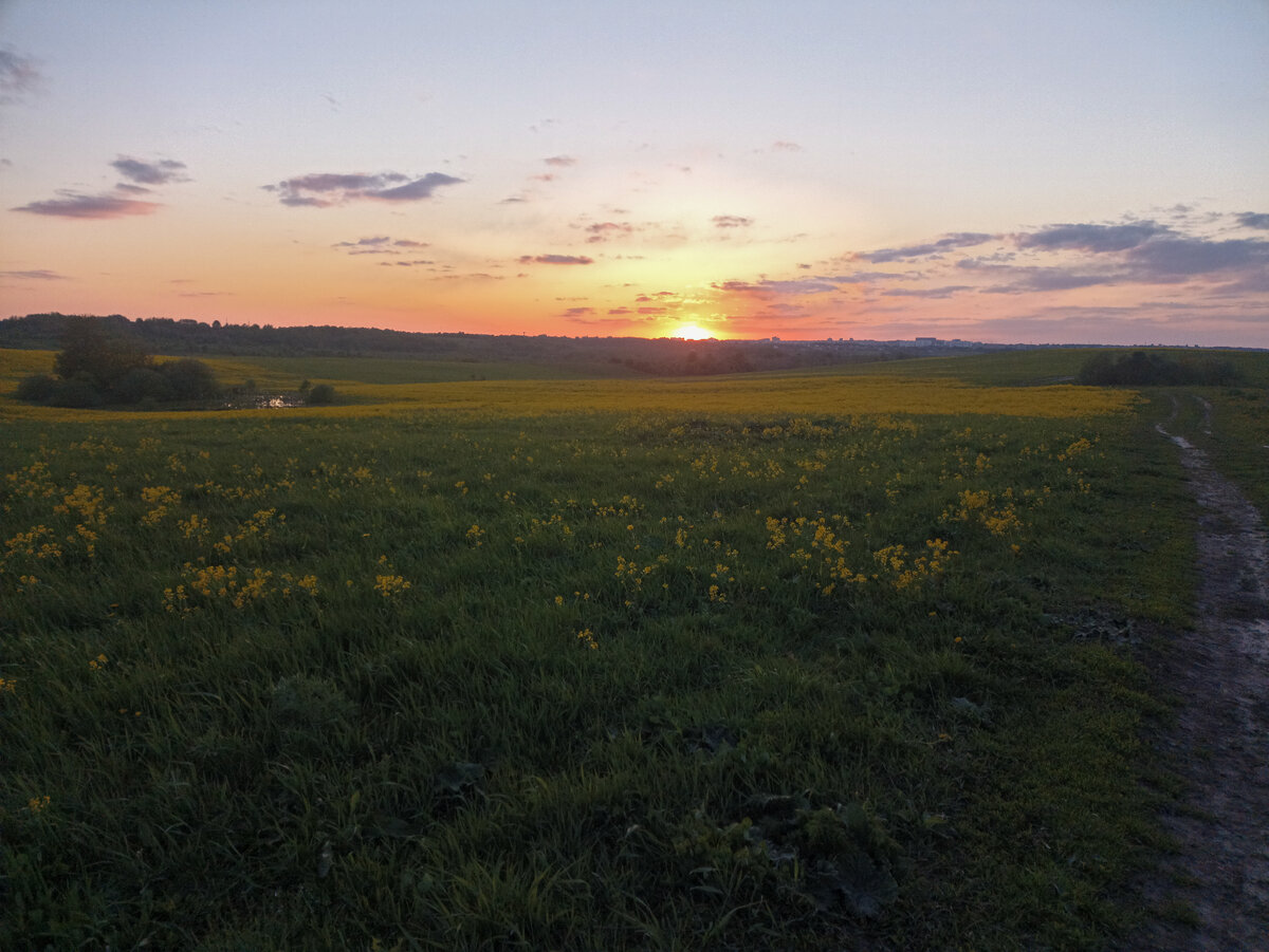 Морозный весенний закат
