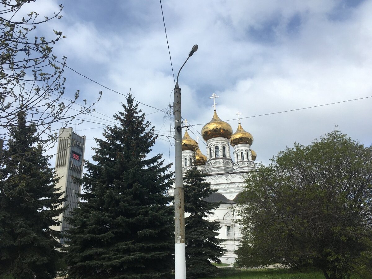 Тверь, двое в празнующем городе | Полная эльфийка | Дзен