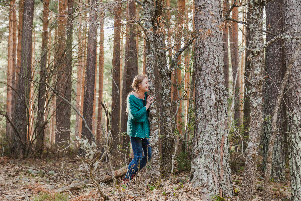     Девушки платят по 200$ за поездку в лес: что известно про "ритуалы ярости"