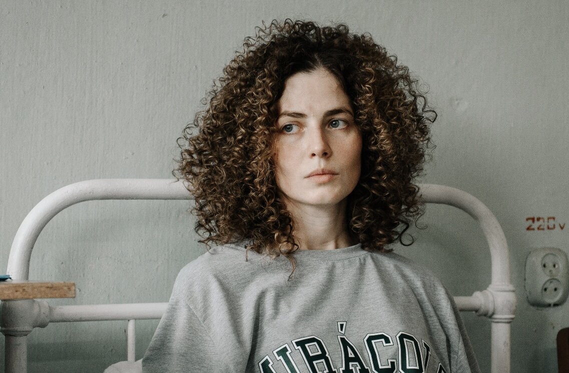 Юлия Снигирь. Кадр из сериала "Я знаю, кто тебя убил".