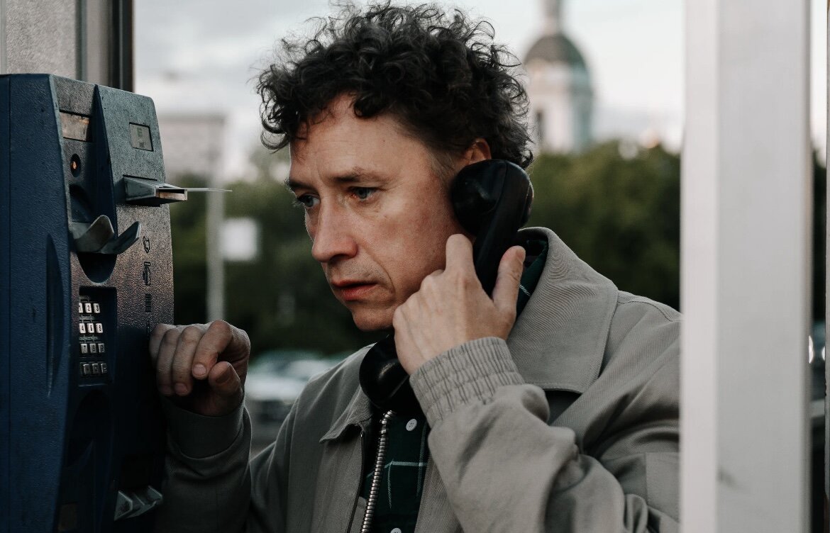 Александр Яценко. Кадр из сериала "Я знаю, кто тебя убил".