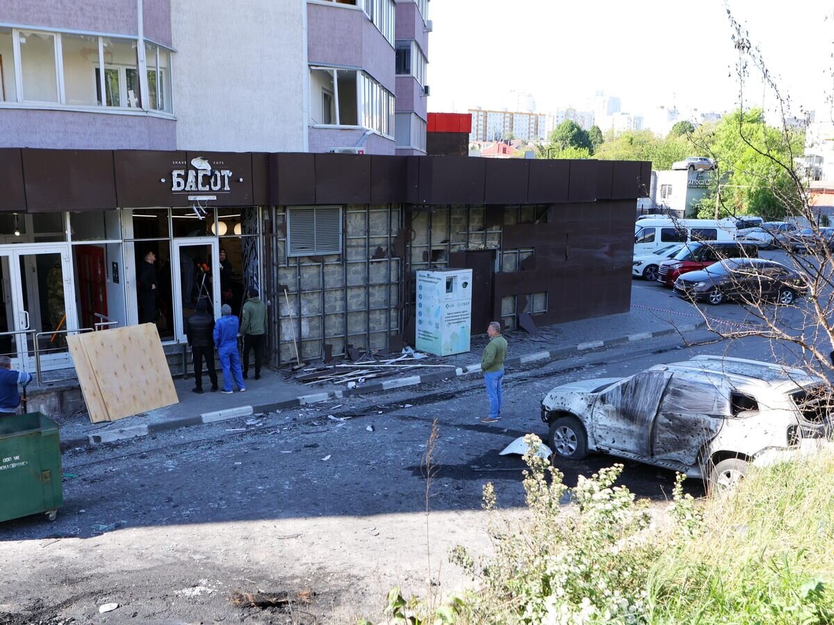    Последствия после обстрела Белгорода со стороны ВСУ.© РИА Новости / Антон Вергун