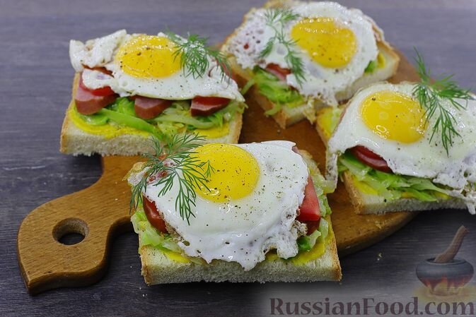 капуста белокочанная, хлеб белый, помидоры, колбаса копченая, яйца, горчица, масло растительное, соль, перец чёрный молотый