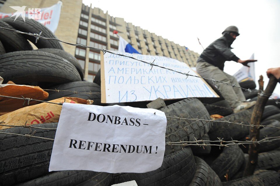    Апрель 2014 года, баррикады в Донецке с требованиями о проведении референдума. Евгения ГУСЕВА