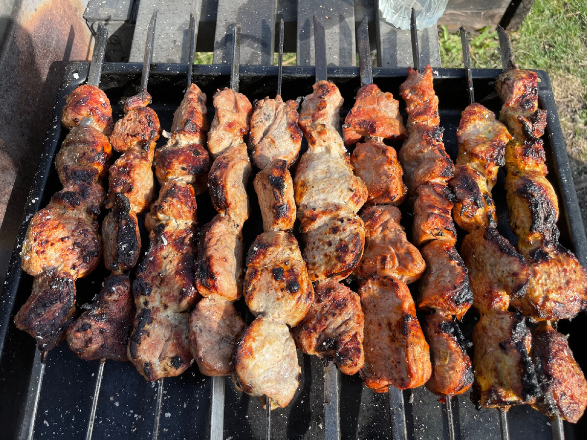 Главная задача была - не перепутать и не забыть, где какой)) Для этого мы пометили шампуры акриловыми маркерами))