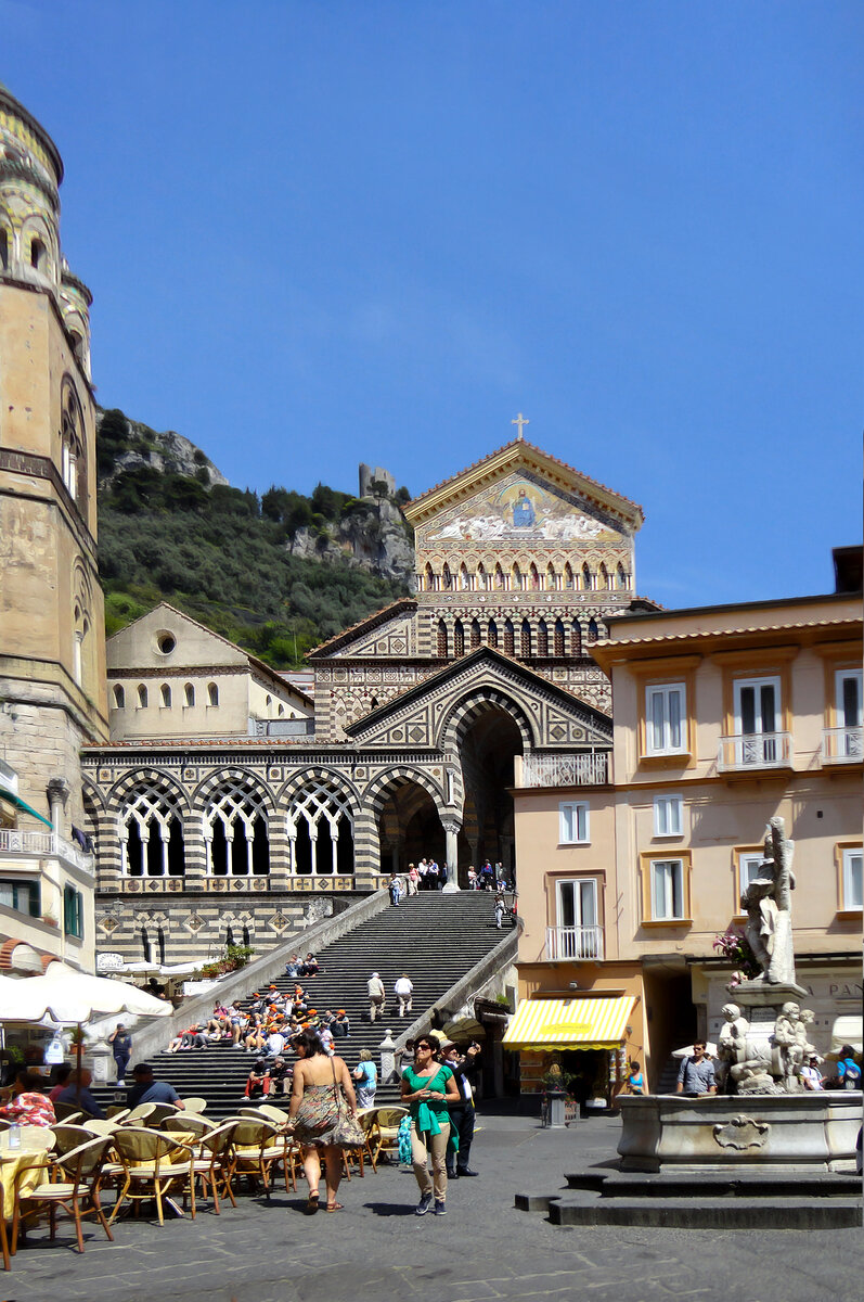 Собор Святого Андрея (итал. Duomo di Amalfi). Амальфи. Италия. 